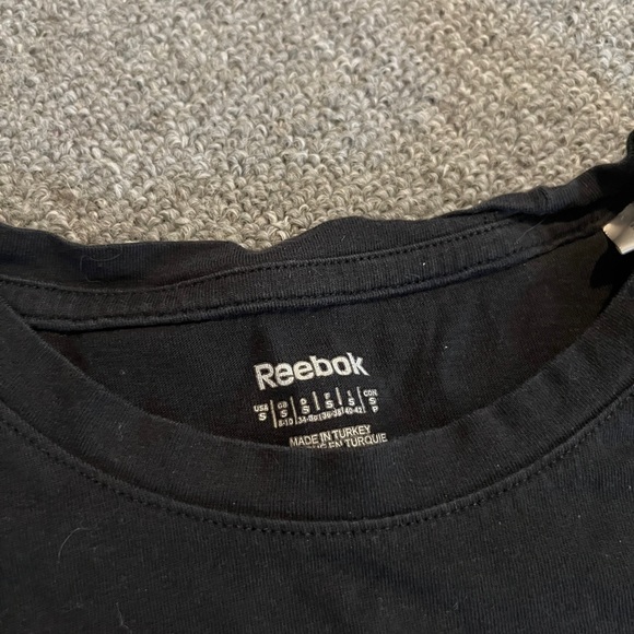 Reebok T-shirt - small - Picture 2 of 2